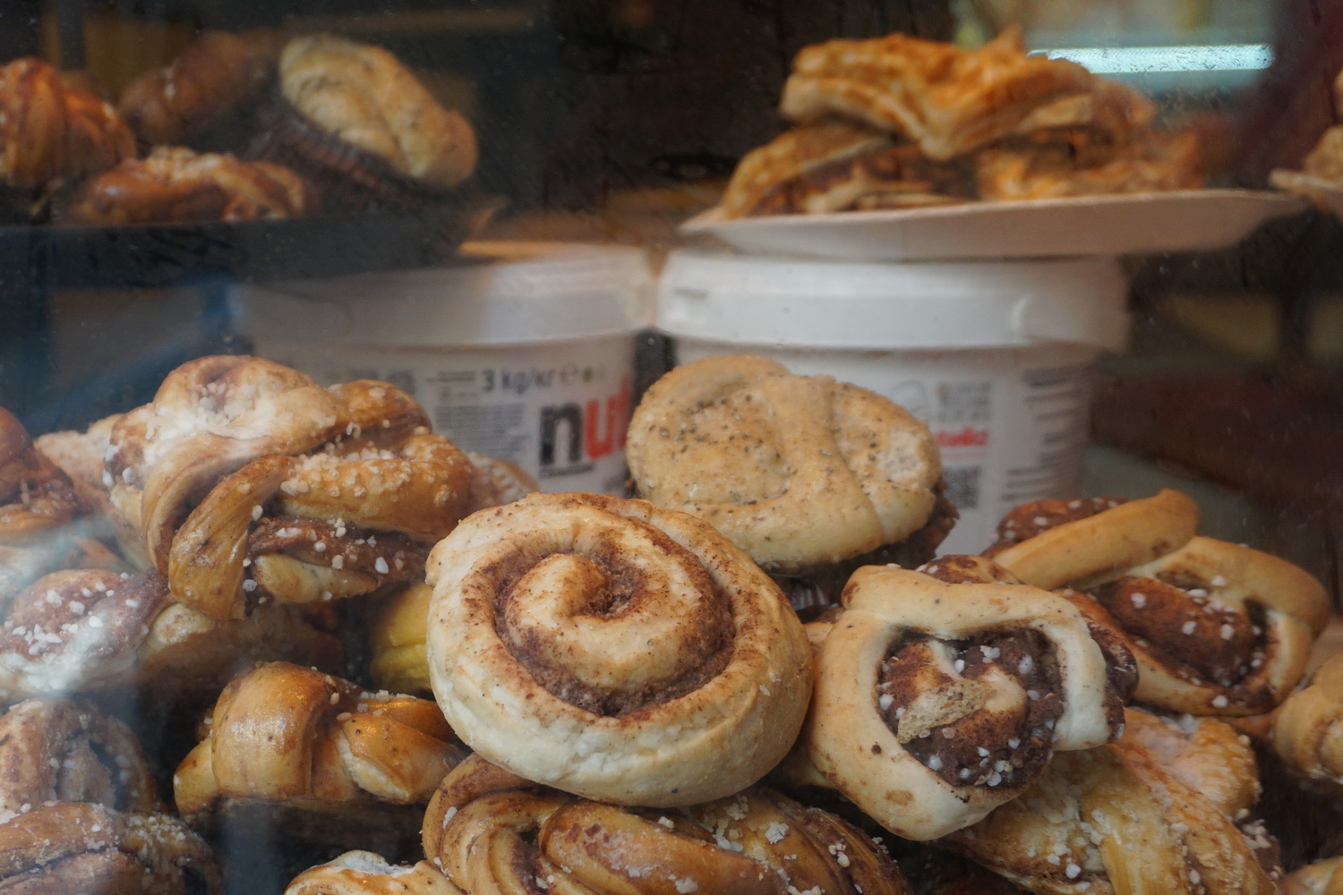 Cinnamon and caradmon knots (kanelknuter)