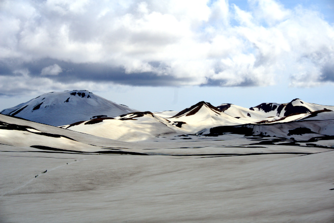 View towards south from the Hrafntinnusker hut: Snow fields